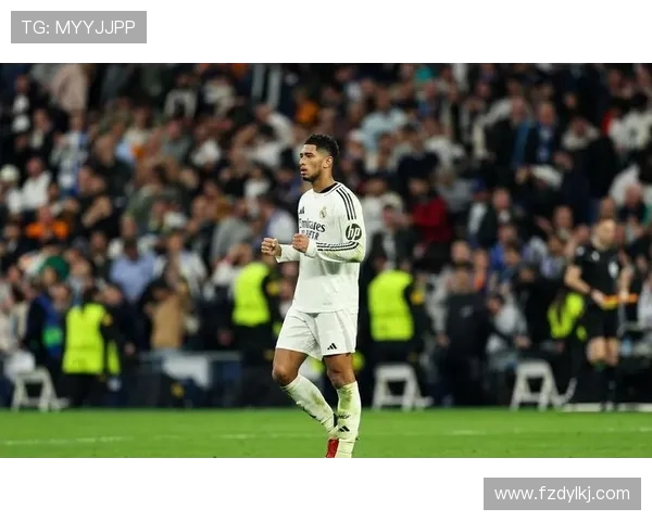 贝林厄姆在皇马训练场腾空而起瞬间引爆网络热议成为焦点 贝林厄姆在皇马训练场腾空而起瞬间引爆网络热议成为焦点