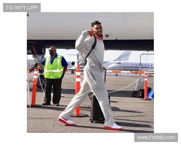 湖人官推晒登机照全队整装待发迎背靠背客场征程